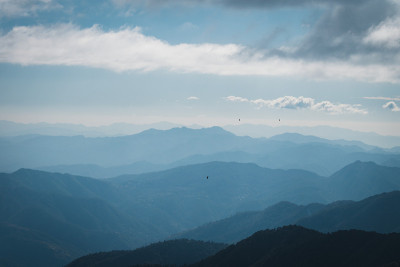 喜马拉雅山脉的蓝色层次