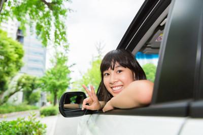 亚裔父母和女儿