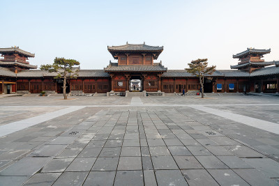 中国古代建筑阁楼和广场，太原，山西，中国