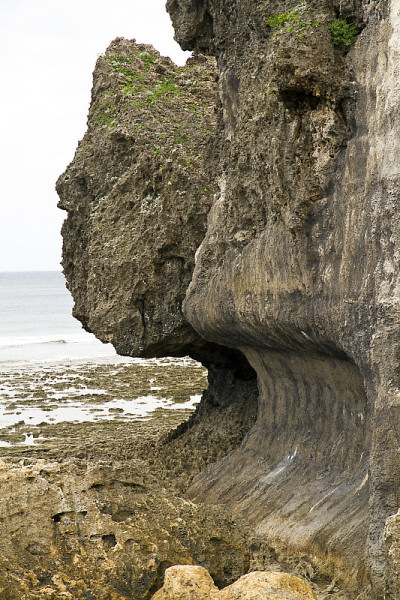 海滩上的岩石面