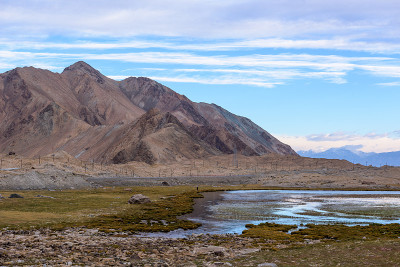 卡拉库尔湖周围的风景