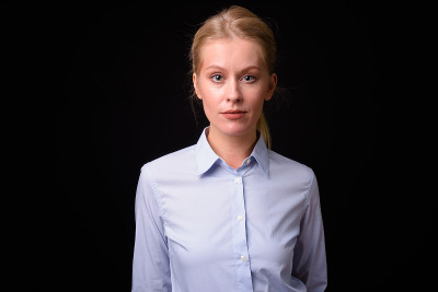 美丽的金发女商人肖像