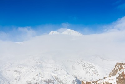 山天冬天。厄尔布鲁士山