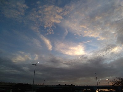 机场清晨的天空