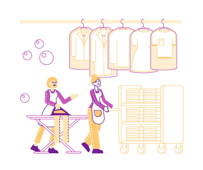 女性角色专业清洁服务工作流程的员工熨烫干净的衣服，推着手推车的衣服在公共或酒店的洗衣房，洗衣房。线性
