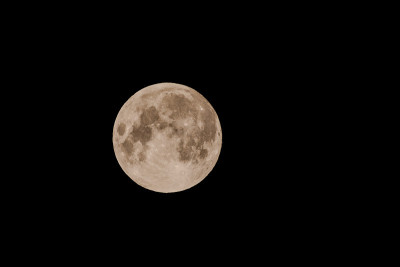 夜空中的月亮