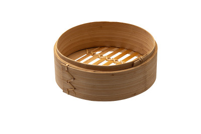 中式日式料理蒸汽容器，白色背景上有剪接路径