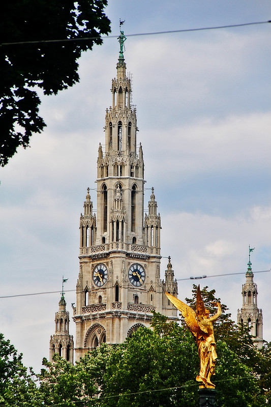 维也纳市政厅屋顶，新哥特式风格的Wiener Rathaus (Neues Rathaus)，位于奥