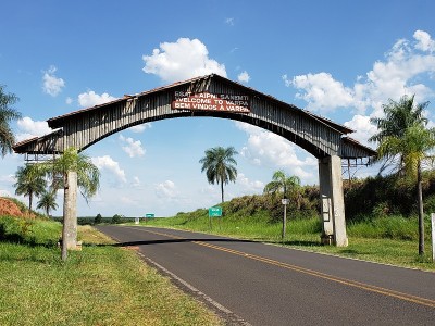 拉脱维亚门户位于城市Tupã，距离São Paulo约500公里。