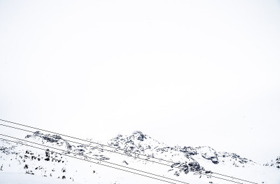 Val Thorens，法国冬季假期。在法国阿尔卑斯山滑雪和滑雪。