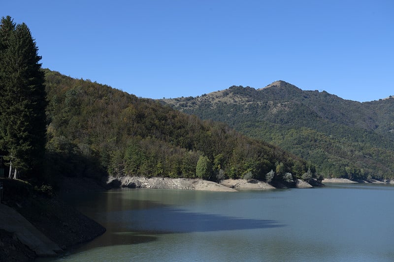 布鲁内托人工湖大坝意大利利古里亚全景