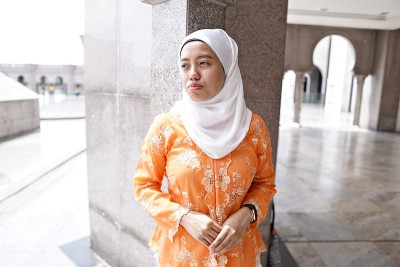 清真寺里的一位女士