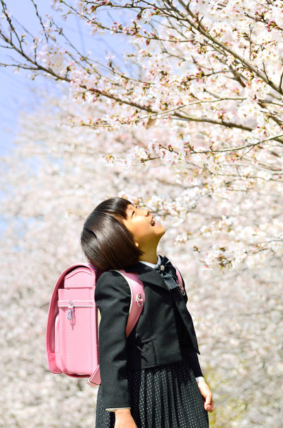 新一年生の女の子(桜)