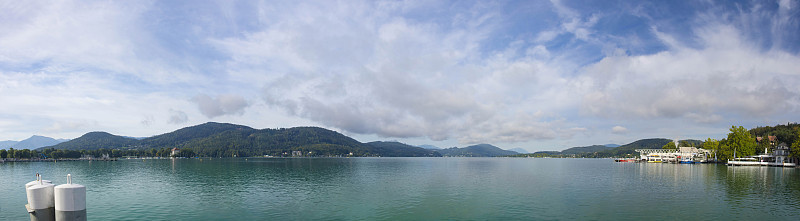 奥地利卡林西亚地区的克拉根福，高山湖泊Worthersee是著名的游泳、划船、日光浴和散步的旅游景点