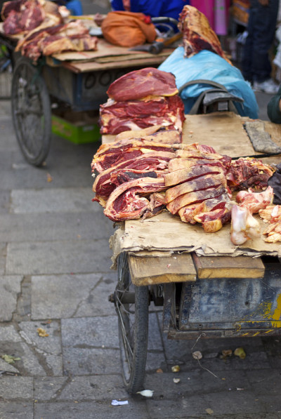 拉萨街头的牛肉