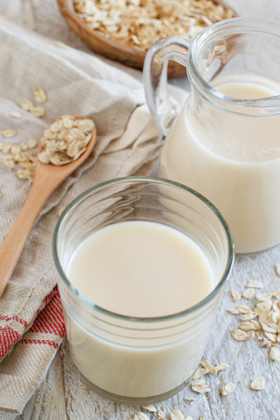 纯燕麦牛奶，非乳制品替代牛奶