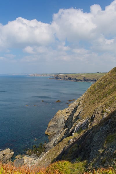 从Mullion Cove Cornwall英国蜥蜴海岸视图