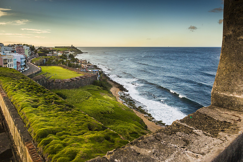 位于圣胡安的Castillo San Cristóbal是西班牙人在新大陆建造的最大的防御工事。