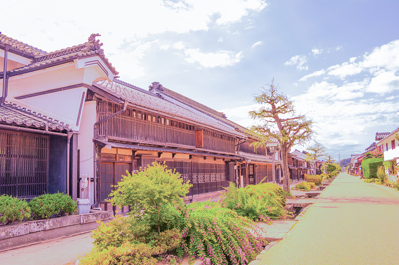 日本长野县富市的北国路和老城云野塾的老建筑都被完好地保存了下来。