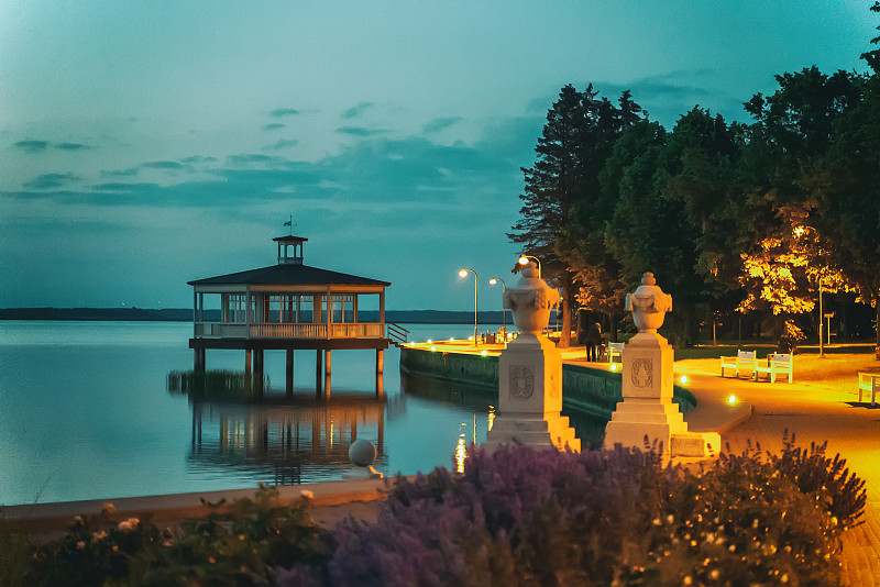 夏夜的哈普萨鲁海滨大道。