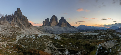 这是意大利Dolomites地区的trecime di Lavaredo (Drei Zinnen)