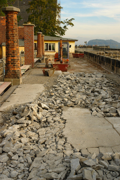 在建设中