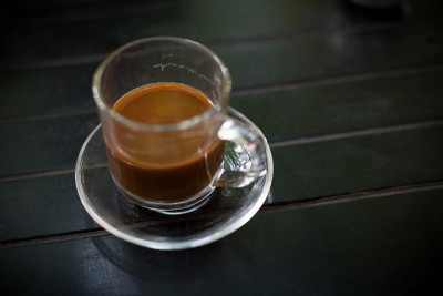 半杯空咖啡