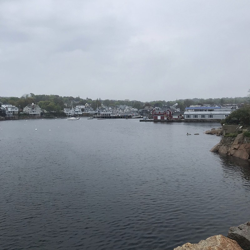 五月的一个雨天，马萨诸塞州的罗克波特