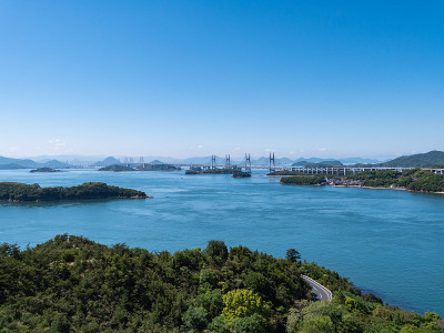 日本冈山县仓市和州山观景台上的濑户大桥。濑户大桥是连接冈山县仓市和香川县堺市的桥梁。