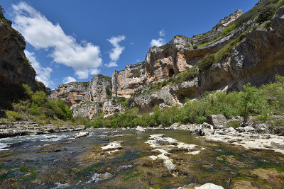 著名的西班牙峡谷Foz de Lumbier