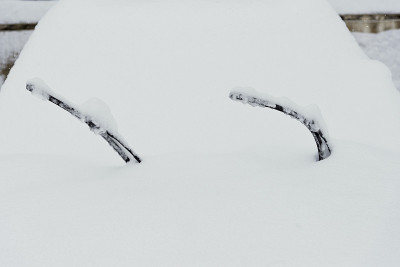 大雪下的雨刷。
