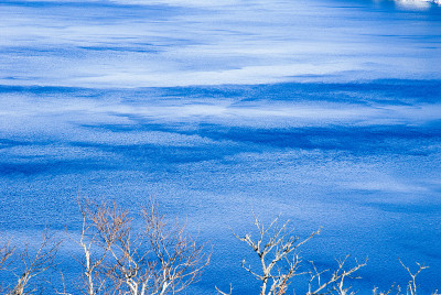 冬季的Masyu湖，北海道，日本