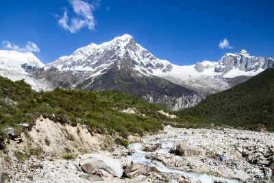 来自Samdo村的Manaslu山