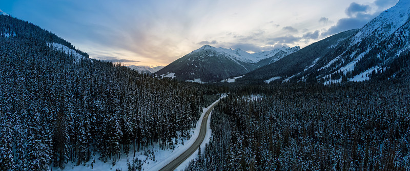 航空全景的风景公路在加拿大山