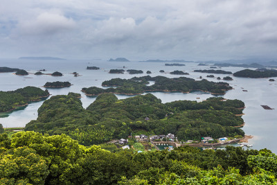 九州佐世保阴天俯瞰久宿群岛。