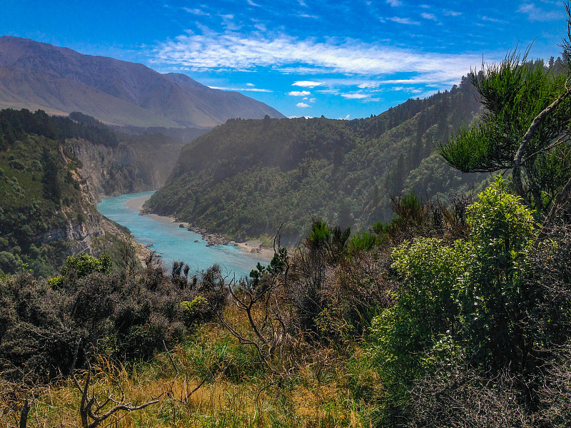 新西兰南岛风景如画的拉卡亚峡谷和拉卡亚河