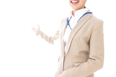 前台的女士