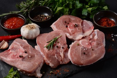 生的新鲜炖牛肉