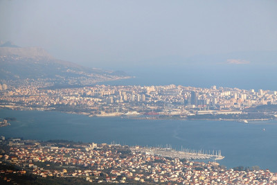 分裂和Kastela
