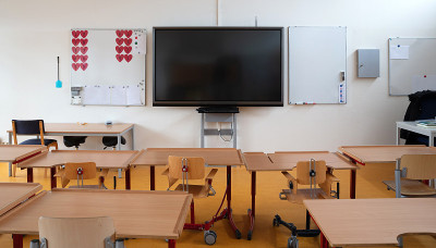 小学班级配备现代屏风，木制家具