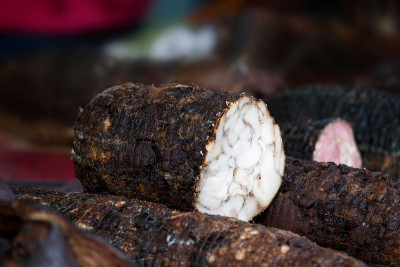 肉市场上的烟熏脂肪