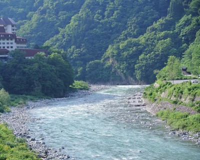 Kurobe河在Unazuki站附近
