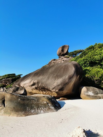 冰岛的岩石和安达曼海