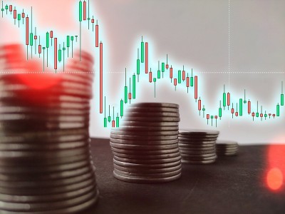 硬币堆叠逐级下降图与烛台递减图，风险管理业务财务和投资，复制空间