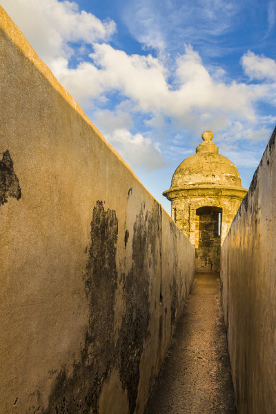 位于圣胡安的Castillo San Cristóbal是西班牙人在新大陆建造的最大的防御工事。