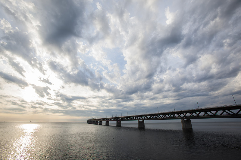 Oresundsbron。厄勒海峡大桥连接欧洲波罗的海的丹麦和瑞典。