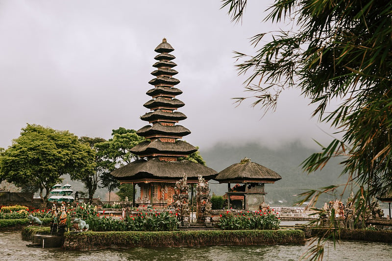 乌伦达努布拉坦(普拉乌鲁湖)寺庙。著名的地方，印尼巴厘岛国家地标