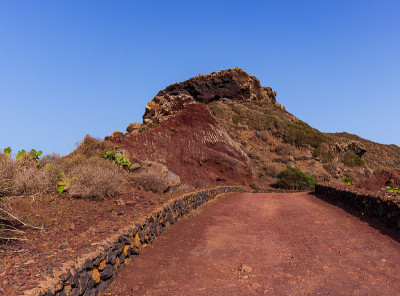 通往利诺萨的Monte Nero火山之路。特色乡村公路