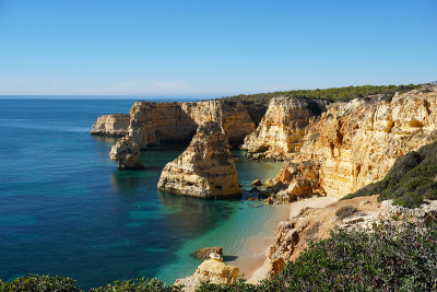 Algarve Carvoeiro附近的Praia Marinha