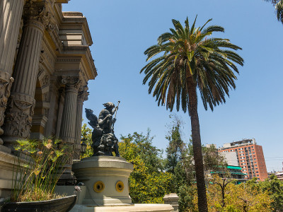 纪念性的海王星喷泉在Cerro de Santa LucÃ-a，在智利圣地亚哥市中心。